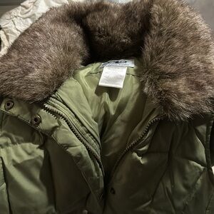 Ladies Athletic Works size medium green zipper pockets, fur collar is removable